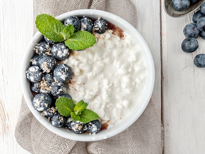 Yogurt with berries and cottage cheese